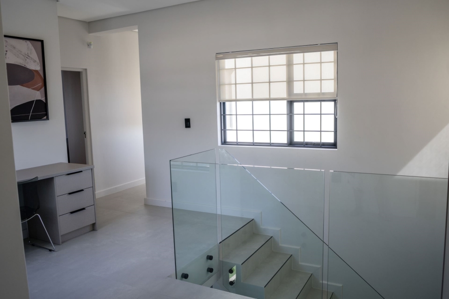 To Let 4 Bedroom Property for Rent in Sandown Western Cape